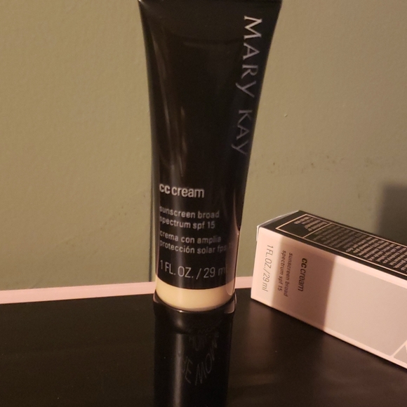 Cc cream sunscreen broad spectrum - Picture 2 of 3